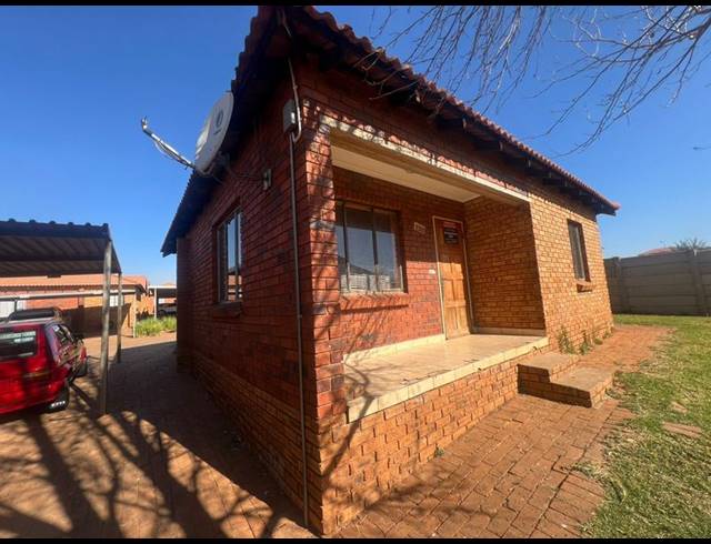3 BEDROOM HOUSE FOR SALE IN PROTEA GLEN EXT